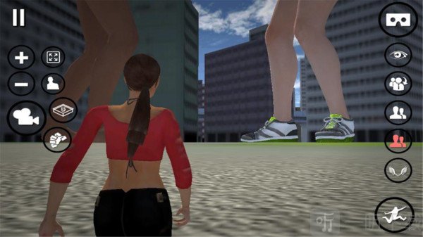 女巨人模拟器游戏